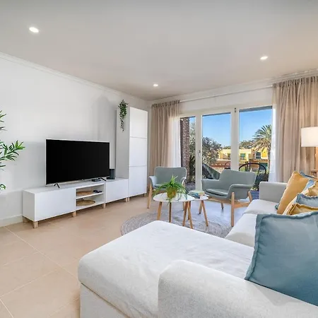 Relaxing Townhouse Near Da With Pool And Garden Oasis Apartman Luz