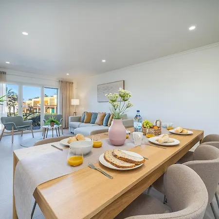 Relaxing Townhouse Near Da With Pool And Garden Oasis