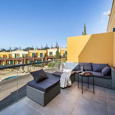 Relaxing Townhouse Near Da With Pool And Garden Oasis