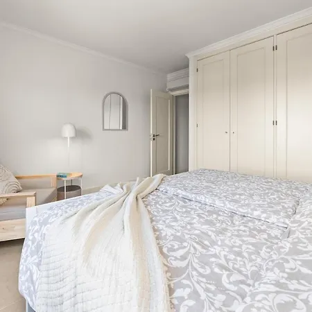Relaxing Townhouse Near Da With Pool And Garden Oasis Luz