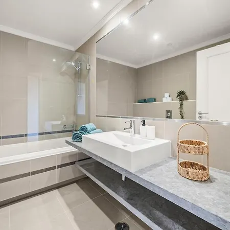 Relaxing Townhouse Near Da With Pool And Garden Oasis Apartman Luz