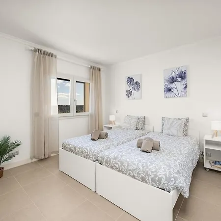 Apartman Relaxing Townhouse Near Da With Pool And Garden Oasis Luz