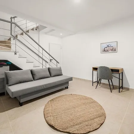 Apartman Relaxing Townhouse Near Da With Pool And Garden Oasis Luz