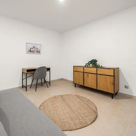 Relaxing Townhouse Near Da With Pool And Garden Oasis Luz