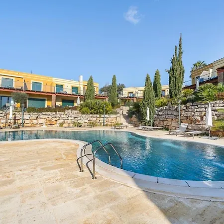 Relaxing Townhouse Near Da With Pool And Garden Oasis Luz